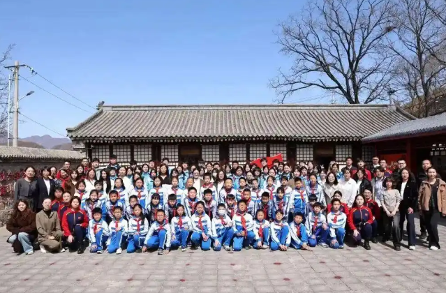 不同学段学生的现场反应环绕课程体系的内容适配资源共享